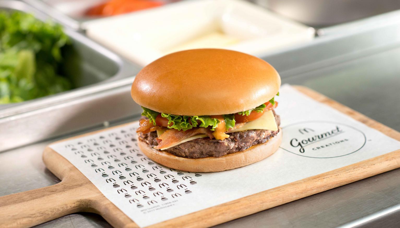 Trying the McDonalds Australia Waygu Beef Burger Trying the McDonalds Australia Waygu Beef Burger new foto Trying the McDonalds Australia Waygu Beef Burger Trying the McDonalds Australia Waygu Beef Burger new pictures